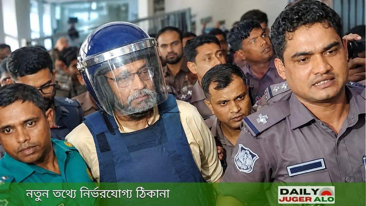 আখতারুজ্জামানকে নিরাপত্তা বেষ্টনীর মধ্যে আইনশৃঙ্খলা রক্ষাকারী বাহিনীর সদস্যদের নিয়ে যেতে দেখা যাচ্ছে।